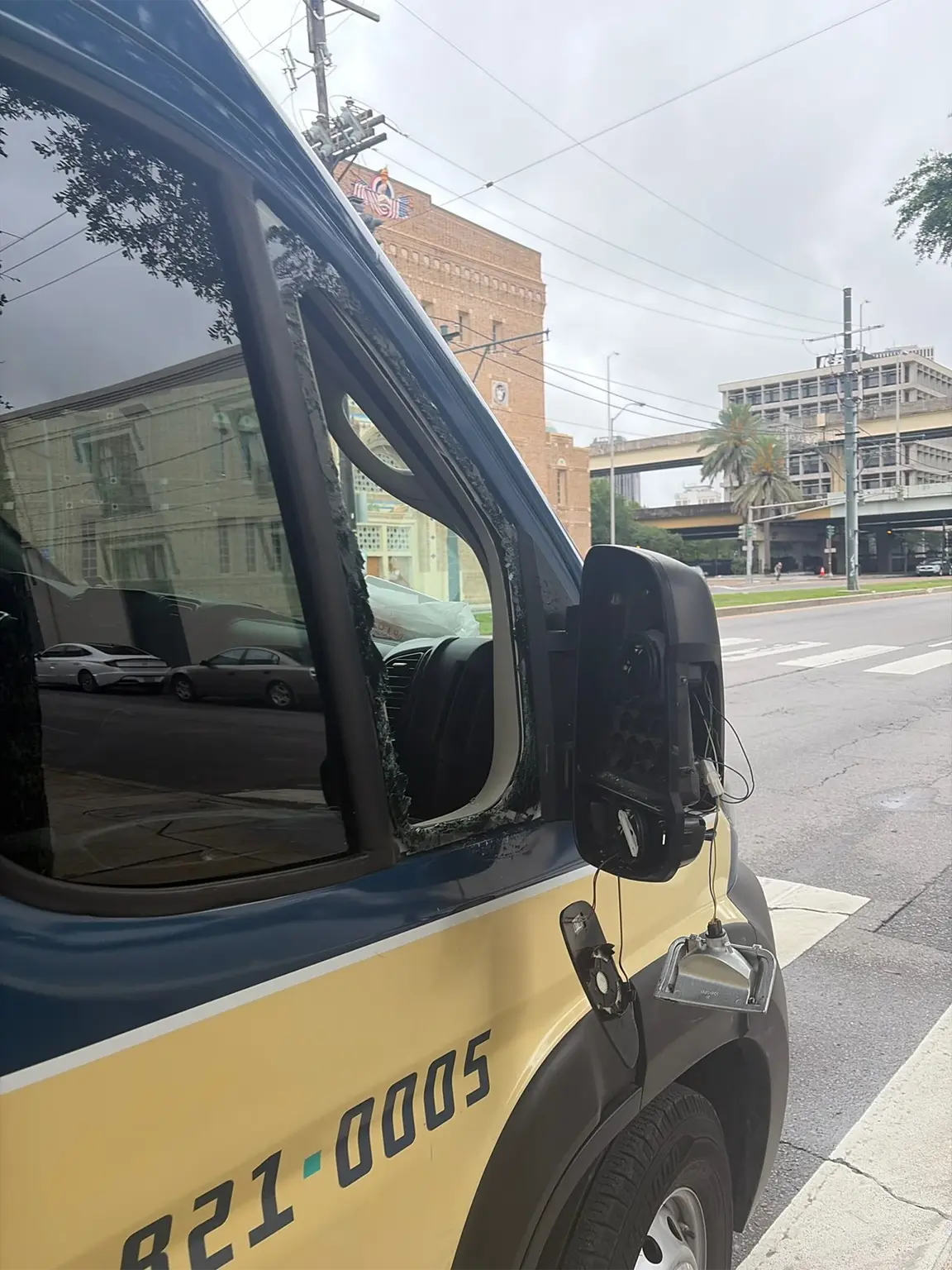 Mobile auto glass and tint workmanship photo 1 by Total Mobile Install in New Orleans